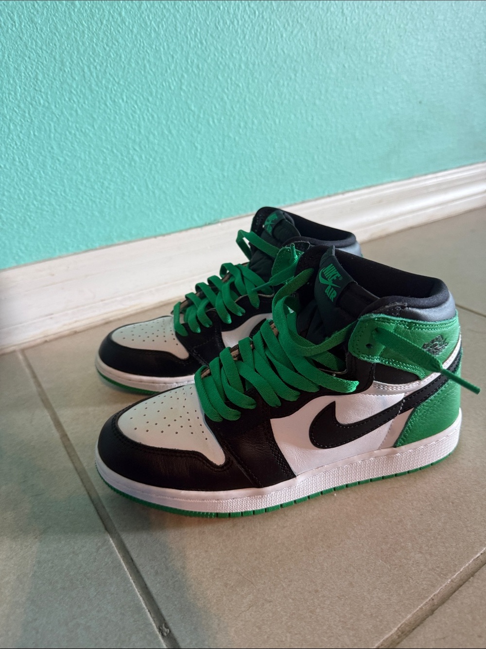 Nike Air Jordan 1 Retro High OG “Lucky Green” GS, 7Y,  or women’s 8.5
